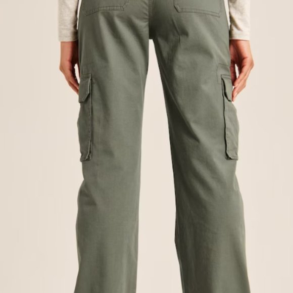 Abercombie Relaxed Fit Cargo Curve Love - Picture 2 of 4